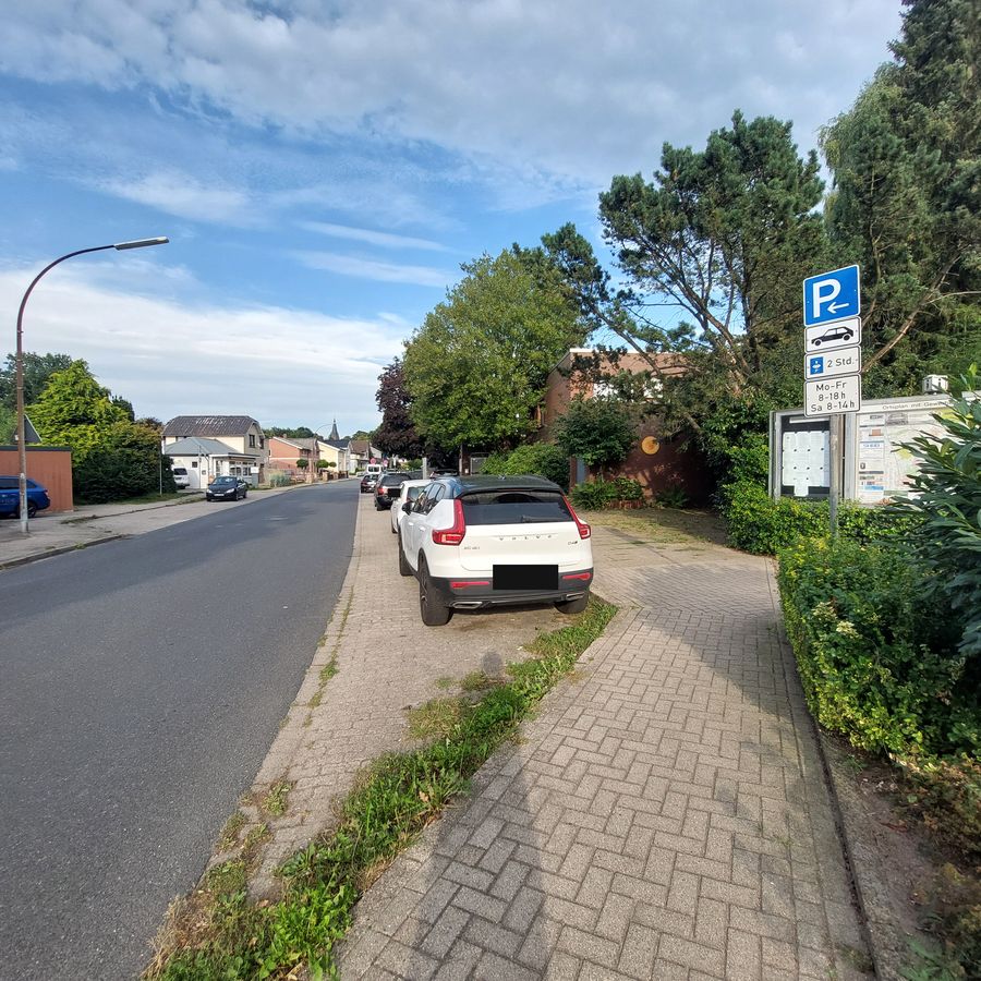 Parkplätze am Neuen Weg in unmittelbarer Nähe der Praxis